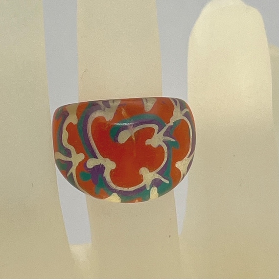 Reverse Painted Lucite Dome Ring – 1970s Multicol… - image 3