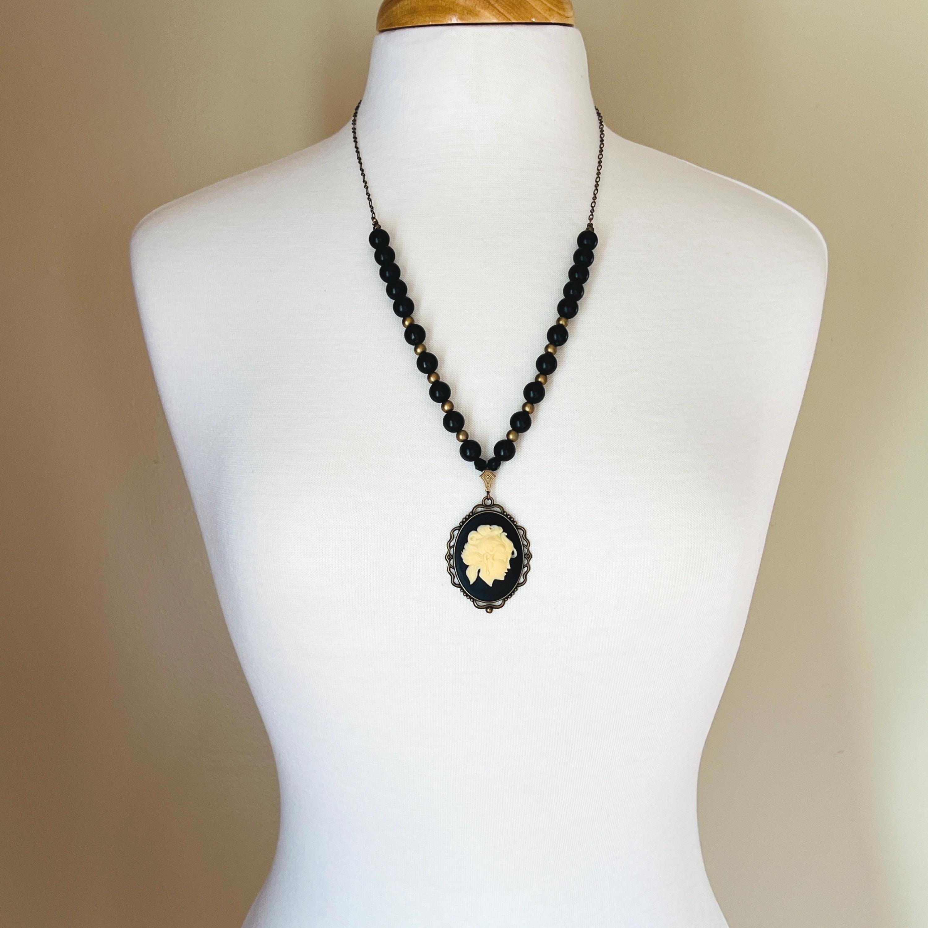 ブラック＆ブロンズのビーズカメオネックレス – アップサイクル