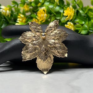 Vintage Textured Gold Maple Leaf Pin Brooch