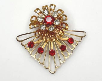 Mid-Century Ruby Red Rhinestone Brooch Pendant – 1950s Floral Spray Gold-Tone Fan Design