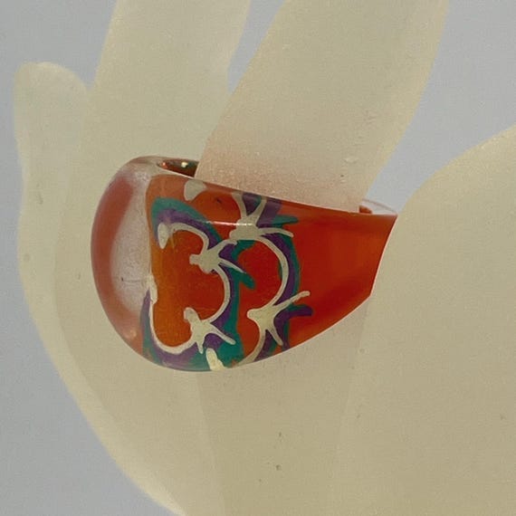 Reverse Painted Lucite Dome Ring – 1970s Multicol… - image 2