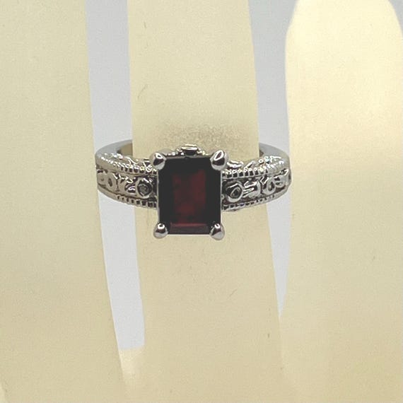 Vintage Ruby Red Rhinestone Ring – Size 6.5 Ornat… - image 3