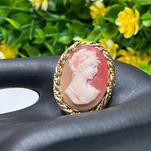 Vintage Gold Tone Victorian Cameo Brooch Pin - Elegant Oval Design