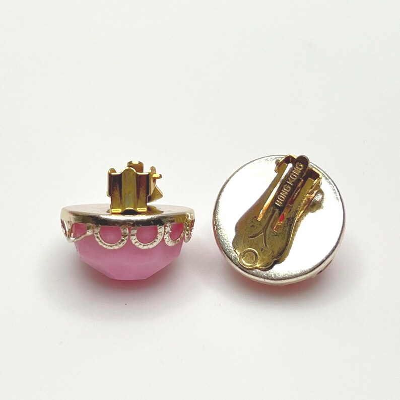 Conjunto de collar y pendientes de cuentas rosas de mediados de siglo - Joyería de Hong Kong de múltiples hilos con estilo chicle de los años 60 imagen 7