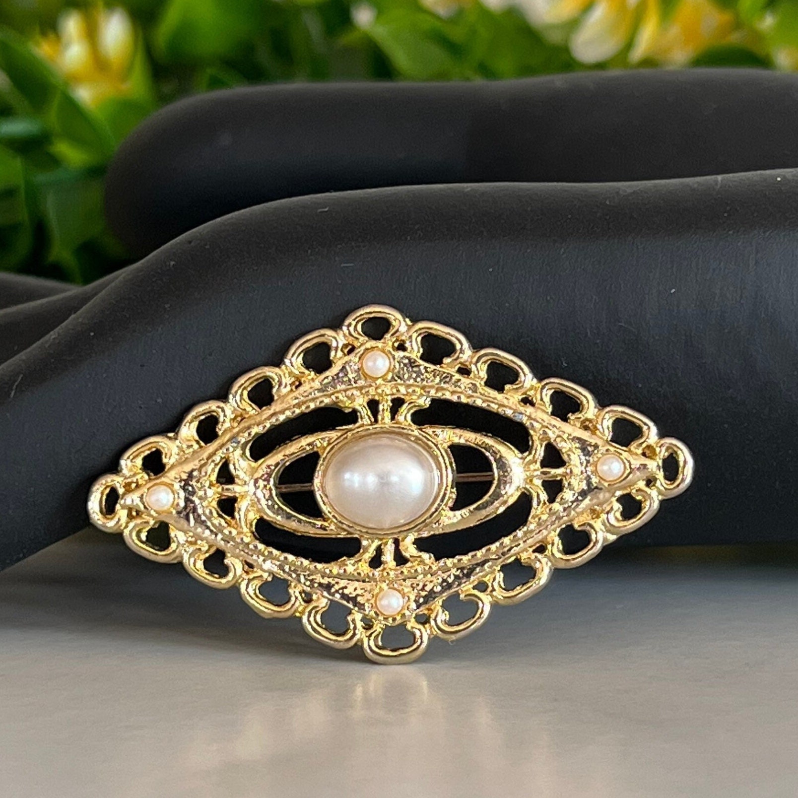 店内商品がすべてレジにて半額！！ Vintage Gold Etsy - Brooch Pin Pearl Filigree アクセサリー