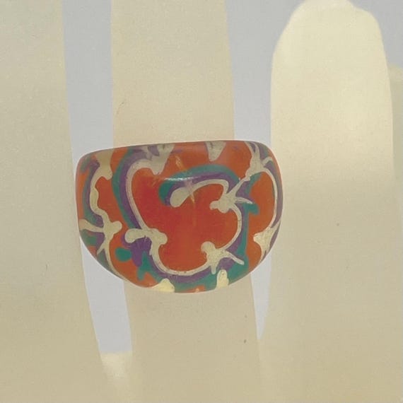 Reverse Painted Lucite Dome Ring – 1970s Multicol… - image 1