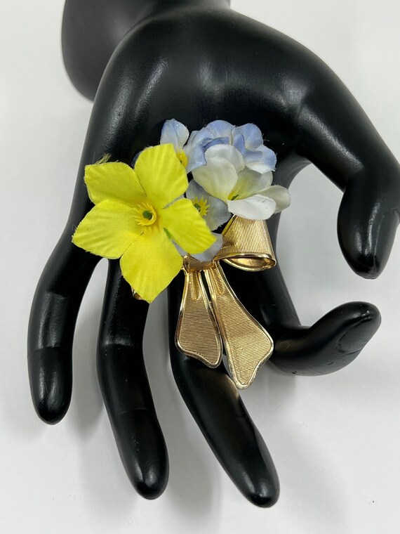 Vintage Avon Gold Bow Silk Flower Brooch Pin R127 - image 1