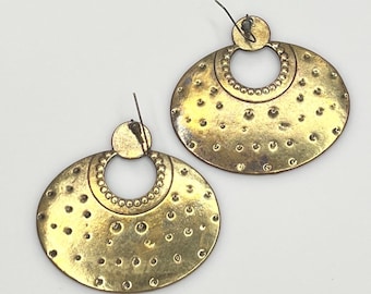 Pendientes colgantes grandes de latón – Pendientes llamativos con un toque bohemio tribal de los años 80
