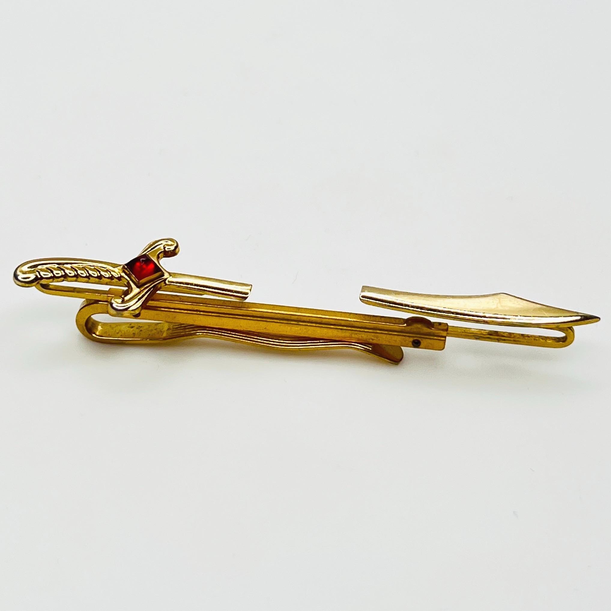 Hickok USA Sword Tie Clip – Gold-tone Red Rhinestone Saber  display picture 2