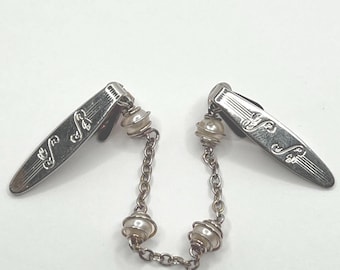 1950s Embossed Sweater Guard – Faux Pearl Caged Chain Cardigan Clip