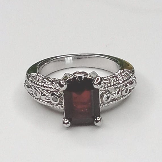 Vintage Ruby Red Rhinestone Ring – Size 6.5 Ornat… - image 4