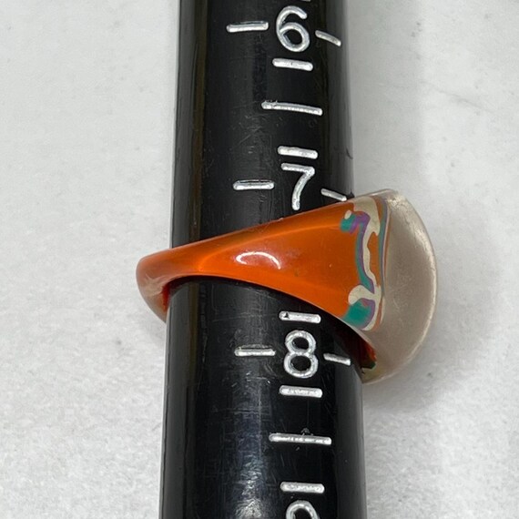 Reverse Painted Lucite Dome Ring – 1970s Multicol… - image 6