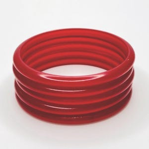 Vintage rött akrylarmbandsset – stapelbara armband från 1970-talet, glansiga lätta retrosmycken