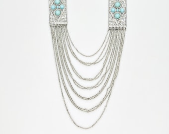 Collar de filigrana de turquesa sintética: pieza vintage bohemia en tono plateado.