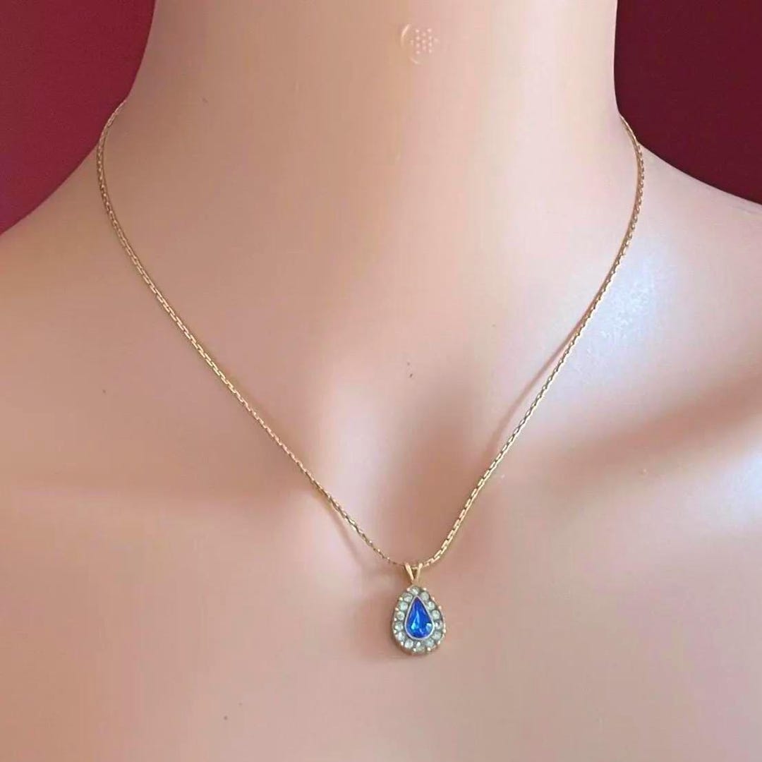 Avon Blue Teardrop Pendant Necklace – 1980s Gold Tone Sparkle With