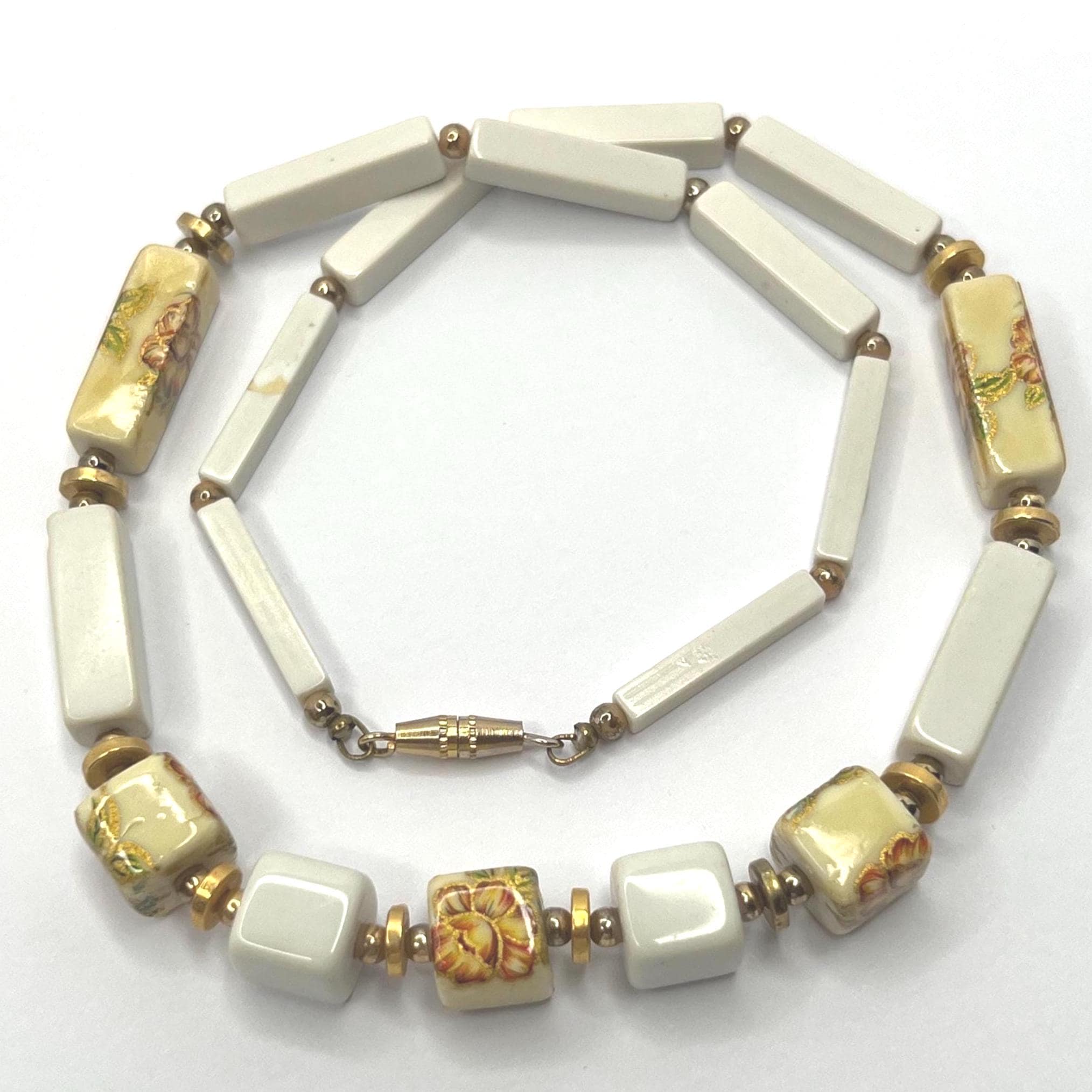 Collier Vintage En Perles De Porcelaine Tubes Et Fleurs - Bijou Ancien En Très Bon état