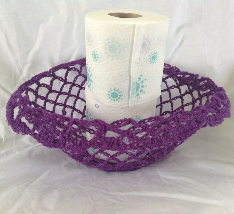 Crochet Doily Bowl avec conception pourpre de pavot dans le centre