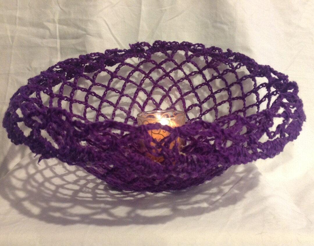 Crochet Doily Bowl avec conception pourpre de pavot dans le centre