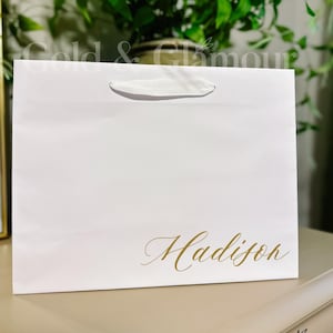 Personalized Gift Bags-Bridesmaid Gift Bag-Bachelorette Party Gift Bag-Bridal Party Gift Bags-Personalized Wedding Gift Bag- Wedding Bags