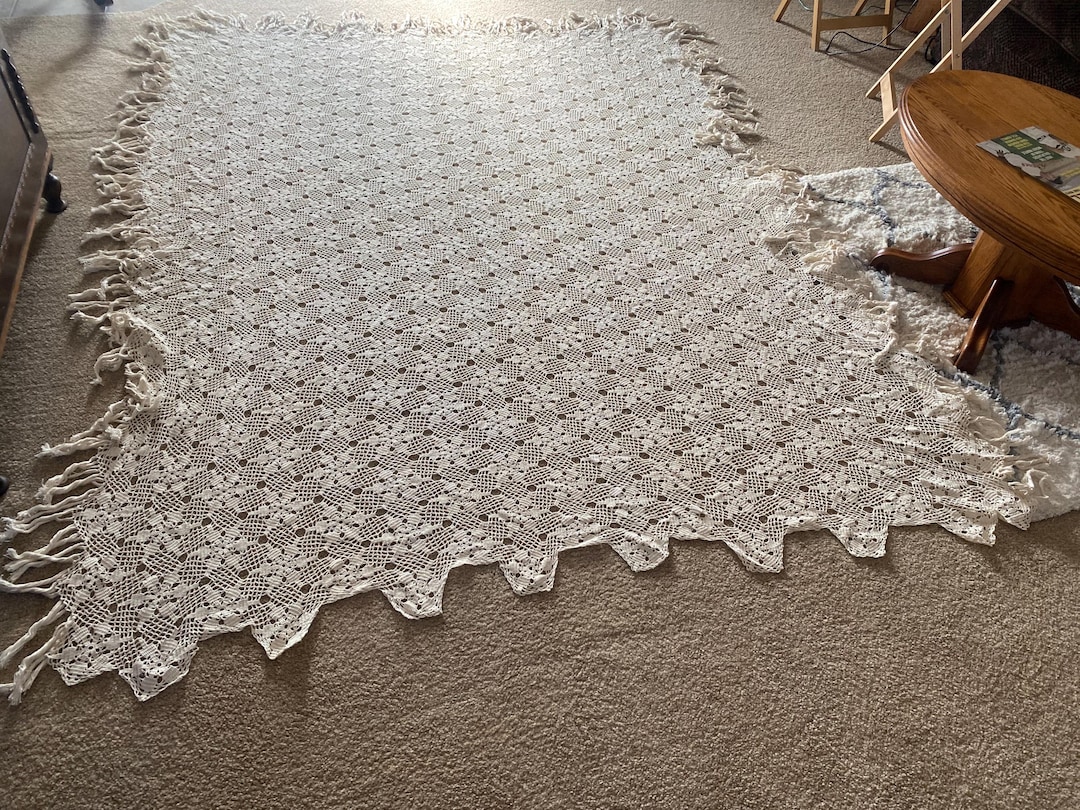 Vintage Crocheted Bedspread: Handmade Farmhouse Boho Bedding (twin/full ...
