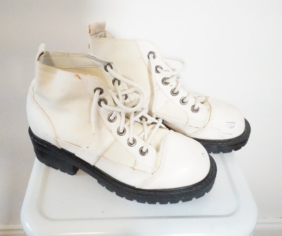 Vintage women's shoes / 1980s vintage white lace u