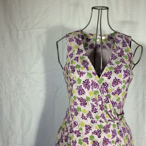 Vintage Dress / DVF Wrap Dress / Size 4 / Dress / Small / Wrap Dress / Grape Print / Vintage DVF / Vintage Diane von Furstenberg