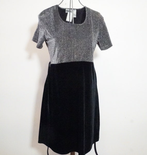 Women's Vintage Dress / 1990s Black Babydoll dress