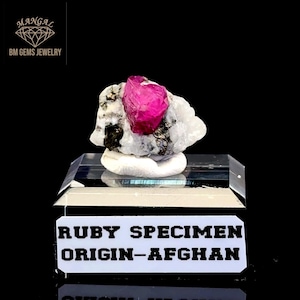 Natürliches Rubin Exemplar. Afghanistan Rubin auf Matrix bester Qualität .
