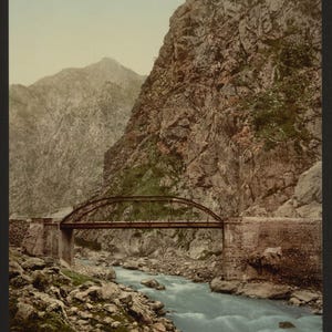 Die Straße, die erste Brücke, Groussie, (d.h., Georgien), Russland] 1890. Vintage Fotopostkarte Nachdruck 8x10-up.