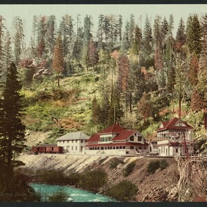 Spring House, Shasta Springs, Cal. 1898. Ristampa di cartolina fotografica d'epoca 8x10-up. Ferrovie di montagna Stazioni ferroviarie Pines California