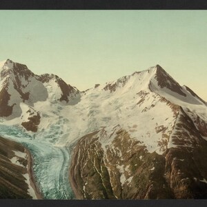 El monte Fox y el monte Dawson desde el paso de Asulkan, montañas Selkirk, 1902. Reimpresión de una fotografía panorámica de época, tamaño 8 x 16. Montañas, glaciares, pasos