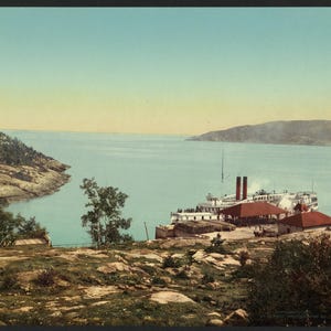 Débarquement de Tadousac et embouchure de la rivière Saguenay, 1901. réimpression de carte postale photo vintage 8 x 10 pouces et plus. Jetées et quais Bateaux à vapeur Canada