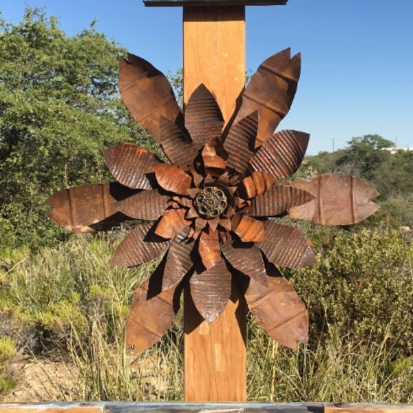 Large Metal Flowers Yard Art Etsy