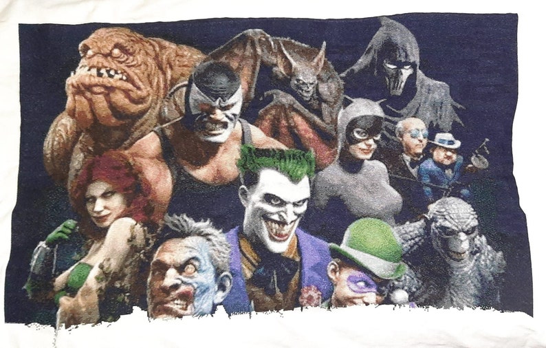 Puede incluir: Una ilustraci&oacute;n colorida de villanos de Batman, incluyendo al Joker, Poison Ivy, Bane, Catwoman y el Ping&uuml;ino. Los villanos se representan en un entorno oscuro y sombr&iacute;o.