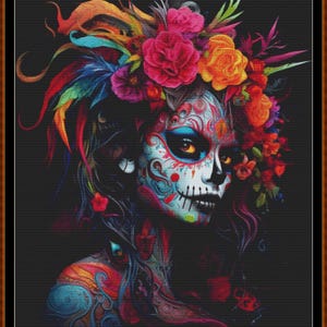 Könnte beinhalten: Lebendiges digitales Kunstwerk einer Frau mit Zucker-Schädel-Make-up, geschmückt mit einem farbenfrohen Blumen-Kopfschmuck. Das Kunstwerk zeigt einen dunklen Hintergrund mit komplizierten Details in Blau-, Rot-, Orange- und Gelbtönen. Das Gesamtthema ist Tag der Toten.