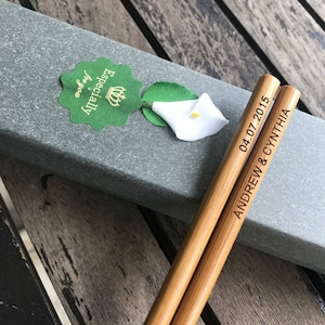Hochzeit Essstäbchen - Personalisierte gravierte umweltfreundliche natürliche Bambusstäbchen mit Geschenkbox | Kostenloser Versand
