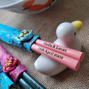 Personalized Engraved Wooden Colorful Chopsticks with Silk Pouch Custom Wedding Favor Unique Party Favor Bridal Shower Wedding Giveaway Gift