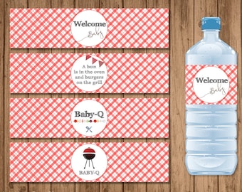 Baby Q Flasche Wasser Flaschenetiketten, BEDRUCKBAR, BBQ Dekor, Rote BBQ Flasche Wraps, Bbq Babyparty, Willkommen Baby, Sofort-Download, 5 x 20 cm - BSU020R