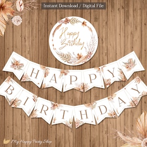 Może przedstawiać: Drukowana girlanda z napisem "Happy Birthday" w złotych literach. Girlanda jest ozdobiona boho stylem z suszonymi kwiatami, liśćmi i trawą pampasową w odcieniach brązu, beżu i kremowego. Girlanda idealnie nadaje się na przyjęcie urodzinowe.