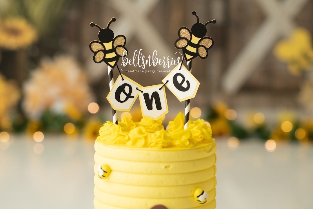 Bumble Bee Cupcake Toppers / Fun to Bee One Cupcake Toppers / -  in  2023