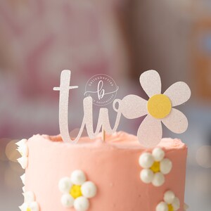 Daisy Cake Topper: Groovy Birthday Party Decoration