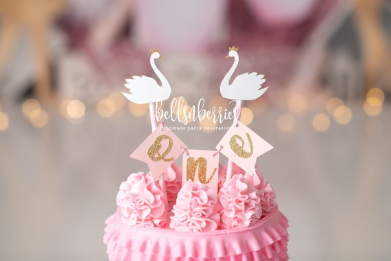 Swan Fondant Cake Topper. - The Blonde Baker | Facebook