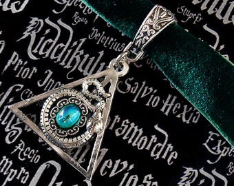 Snake Wizard Necklace - Emerald Green Velvet Choker - Symbol - Magic School - Witchy - Magician - Witchcraft and Wizardry - Triangular
