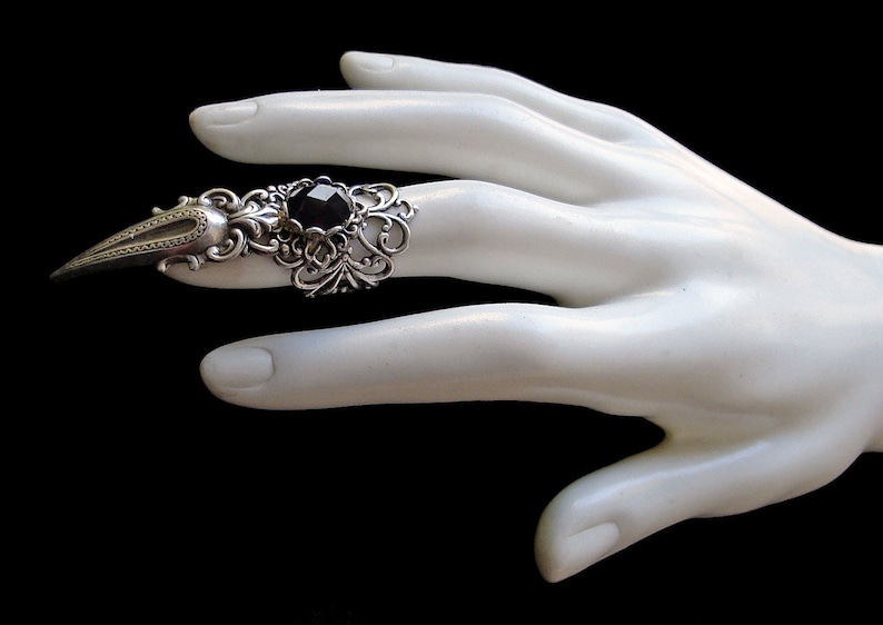 Claw Ring - Black - Onyx - Gothic - Vampire Prince - Witch - Goth Style - Witchy - Wiccan - Metal Fashion - Punk - Sorcerer - Halloween 