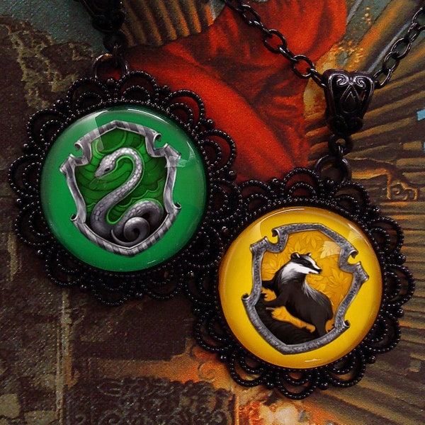 Collier Ecole des Sorciers - Blason - Serpent - Blaireau - Magie - Sorcière - École de Sorcellerie - Geek - Pop Culture