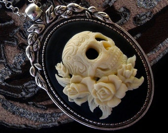 Sugar Skull Cameo Necklace - Día de los Muertos - Day of The Dead - Halloween - Calavera - Gothic - Skeleton - Macabre - Bizarre