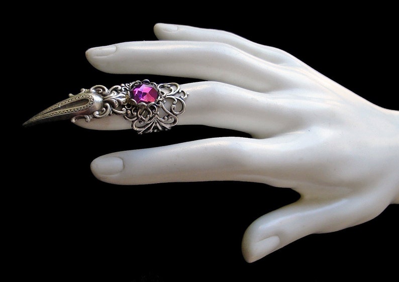 Claw Ring - Gothic - Purple - Vampire - Witchy - Amethyst - Goth Style - Dark - Fashion - Silver - Halloween - Rock - Metal - Wiccan 
