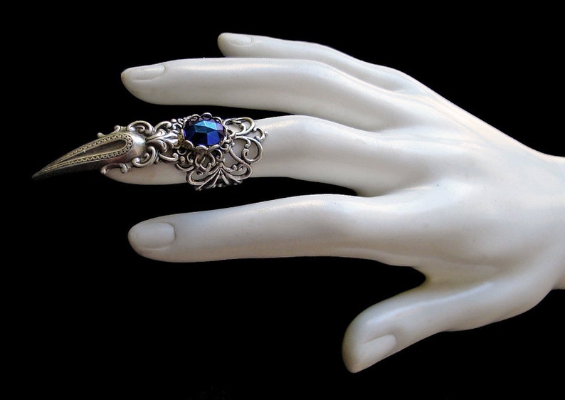 Claw Ring - Dark - Night Blue - Vampire - Gothic Style - Witchy - Goth - Witchcraft - Sorcerer - Metal - Punk - Rock - Fashion - Halloween 