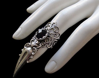 Gothic Claw Ring - Black - Onyx - Goth Girl - Wednesday Addams - Witchy Style - Wiccan - Vampire - Alternative Jewelry - Dark - Witchcraft