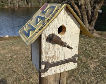 Reclaimed Barn Wood Birdhouse, 1961 Wisconsin License Plate Roof